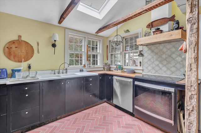 160 Hillspoint Road, Westport, CT 06880