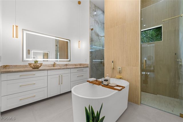 5333 Majestic CT, Cape Coral, FL 33904