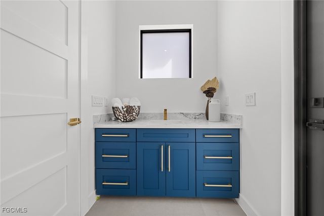 5333 Majestic CT, Cape Coral, FL 33904