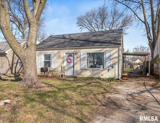2277 E Converse Avenue, Grandview, IL 62702