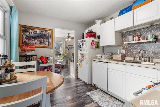 2277 E Converse Avenue, Grandview, IL 62702