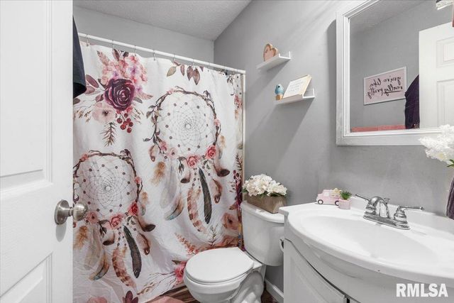 2277 E Converse Avenue, Grandview, IL 62702