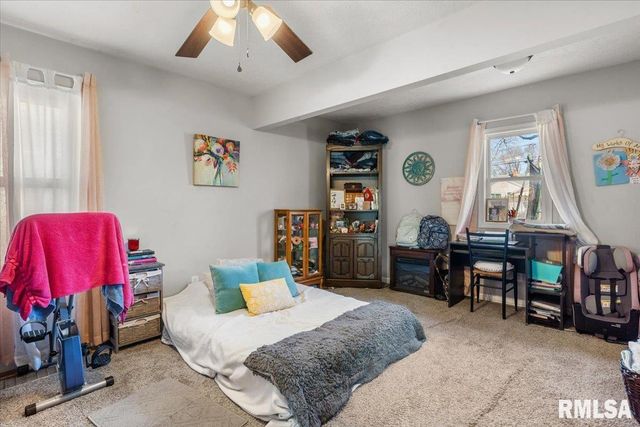 2277 E Converse Avenue, Grandview, IL 62702