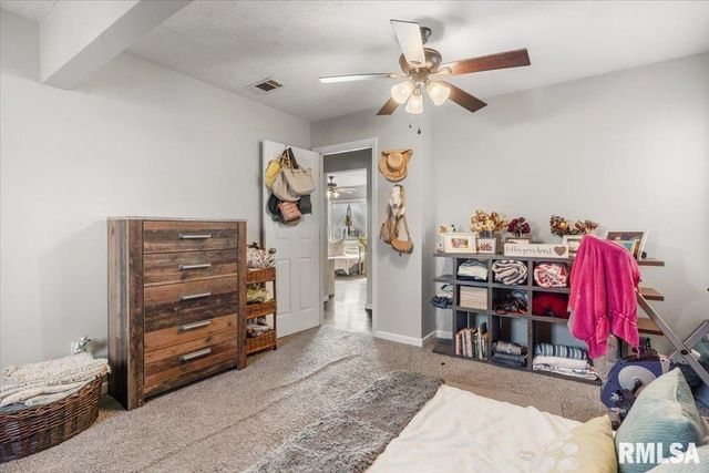 2277 E Converse Avenue, Grandview, IL 62702