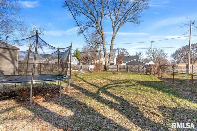 2277 E Converse Avenue, Grandview, IL 62702