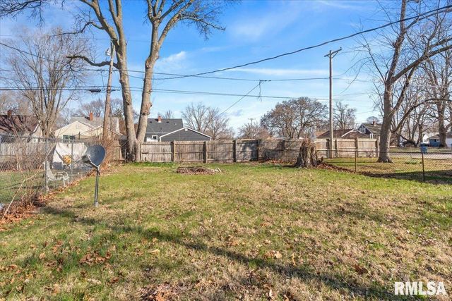 2277 E Converse Avenue, Grandview, IL 62702