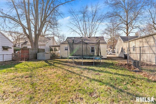 2277 E Converse Avenue, Grandview, IL 62702