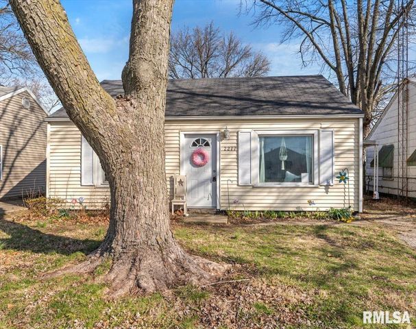 2277 E Converse Avenue, Grandview, IL 62702