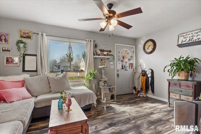 2277 E Converse Avenue, Grandview, IL 62702