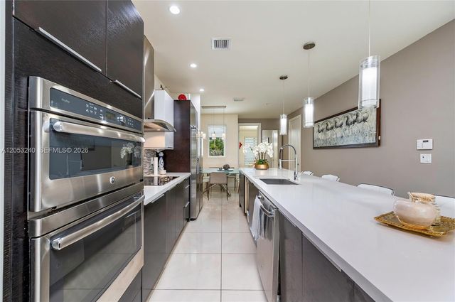 10265 NW 63rd Ter 204, Doral, FL 33178