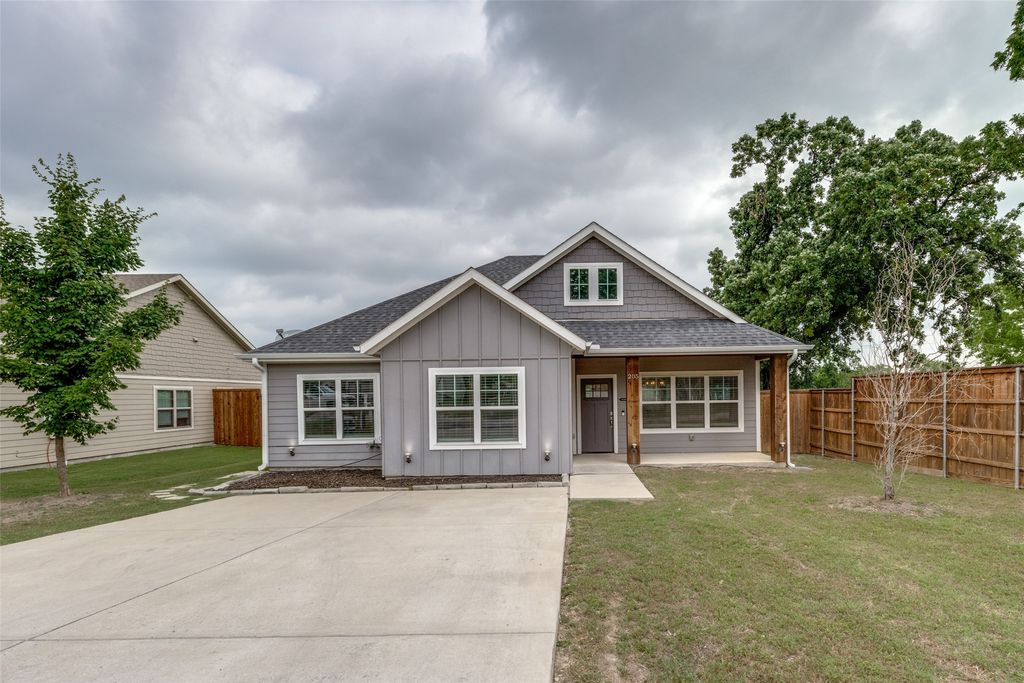 205 W Travis Street, Howe, TX 75459