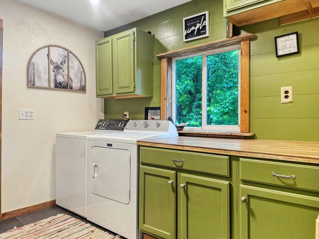 1337 W Dallas Road, Urbana, OH 43078