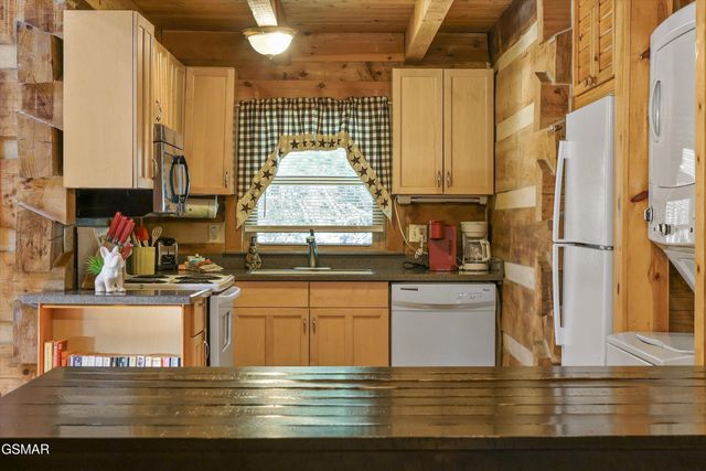 1483 Honey Oaks Way, Sevierville, TN 37876