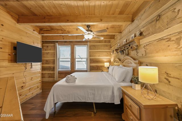 1483 Honey Oaks Way, Sevierville, TN 37876