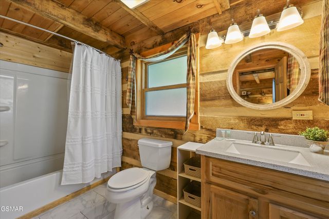 1483 Honey Oaks Way, Sevierville, TN 37876