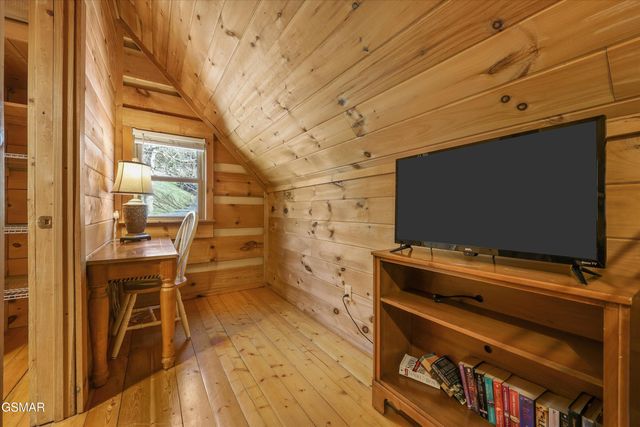 1483 Honey Oaks Way, Sevierville, TN 37876