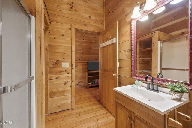 1483 Honey Oaks Way, Sevierville, TN 37876