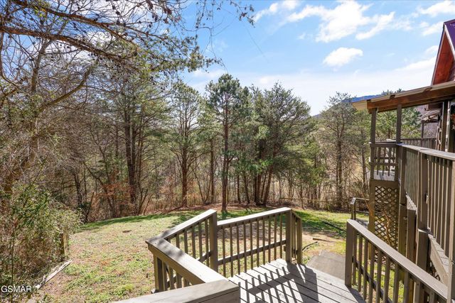 1483 Honey Oaks Way, Sevierville, TN 37876