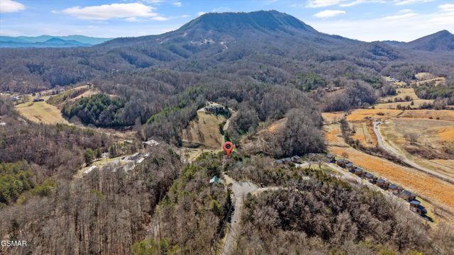 1483 Honey Oaks Way, Sevierville, TN 37876