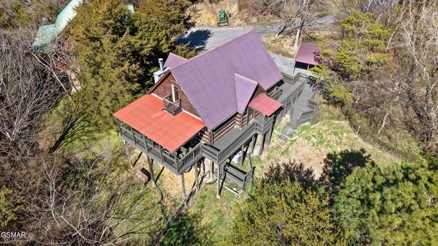 1483 Honey Oaks Way, Sevierville, TN 37876