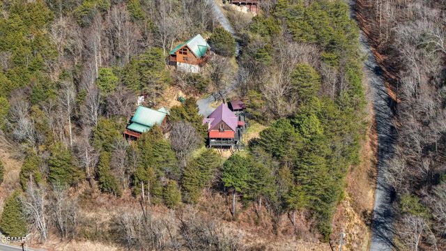 1483 Honey Oaks Way, Sevierville, TN 37876