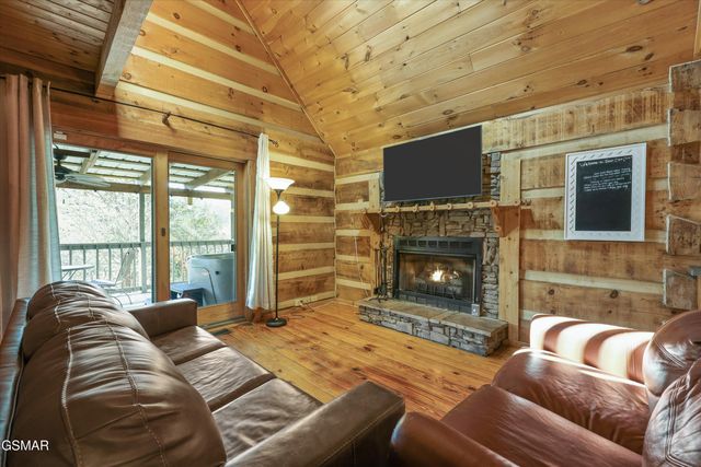 1483 Honey Oaks Way, Sevierville, TN 37876