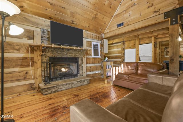 1483 Honey Oaks Way, Sevierville, TN 37876