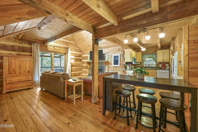 1483 Honey Oaks Way, Sevierville, TN 37876