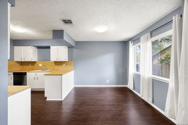 9334 Dover Rdg, San Antonio, TX 78250