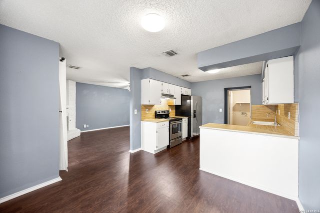 9334 Dover Rdg, San Antonio, TX 78250