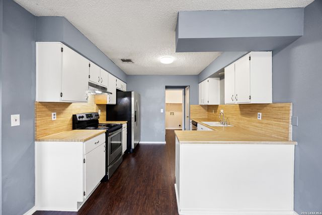 9334 Dover Rdg, San Antonio, TX 78250