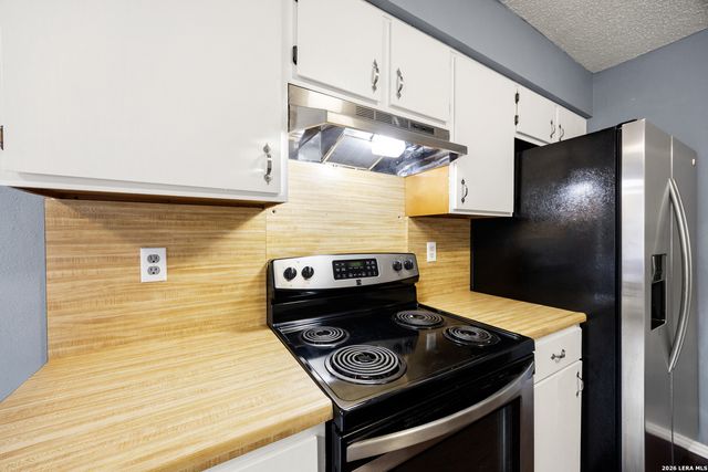 9334 Dover Rdg, San Antonio, TX 78250