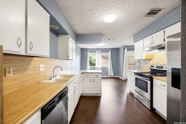 9334 Dover Rdg, San Antonio, TX 78250