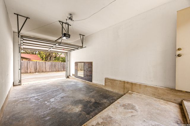 9334 Dover Rdg, San Antonio, TX 78250