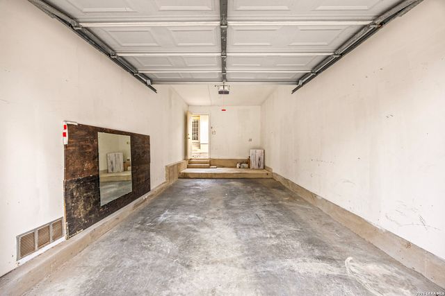 9334 Dover Rdg, San Antonio, TX 78250