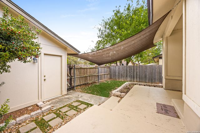 9334 Dover Rdg, San Antonio, TX 78250