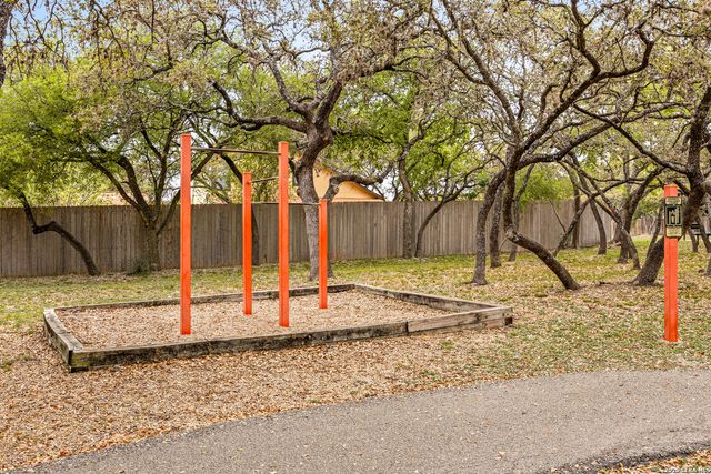 9334 Dover Rdg, San Antonio, TX 78250