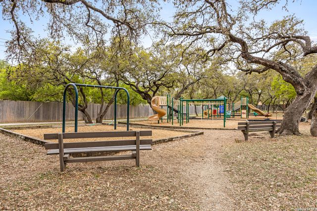 9334 Dover Rdg, San Antonio, TX 78250