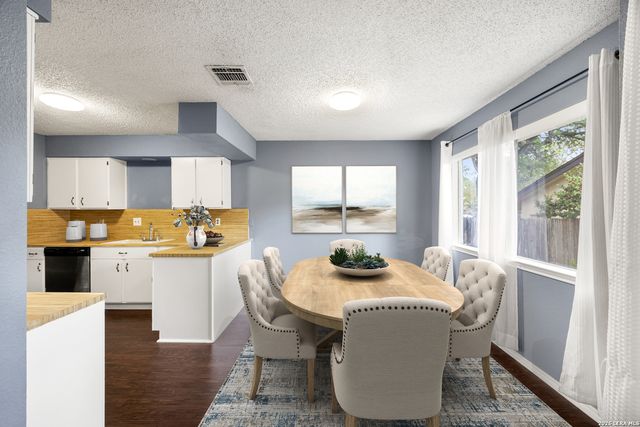 9334 Dover Rdg, San Antonio, TX 78250