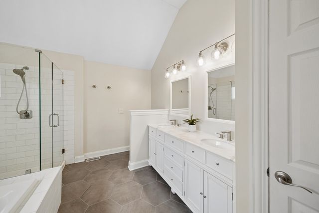 115 Pineridge Drive S, Oswego, IL 60543