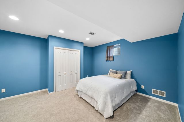 115 Pineridge Drive S, Oswego, IL 60543