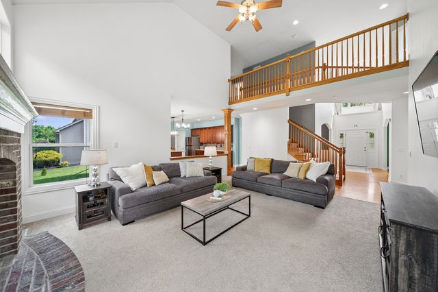 115 Pineridge Drive S, Oswego, IL 60543
