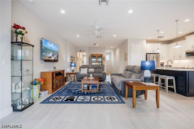 2555 Seychelles DR 406, Naples, FL 34112