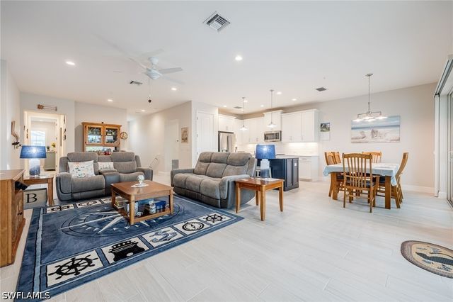 2555 Seychelles DR 406, Naples, FL 34112