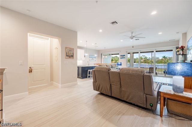2555 Seychelles DR 406, Naples, FL 34112