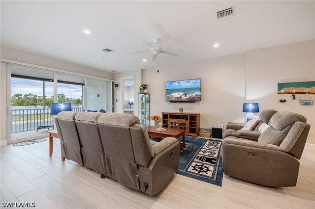 2555 Seychelles DR 406, Naples, FL 34112
