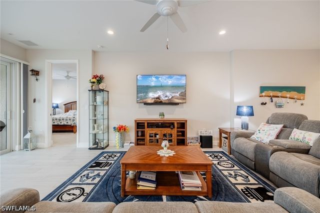 2555 Seychelles DR 406, Naples, FL 34112
