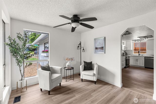 31300 31st Ave SW, Federal Way, WA 98023