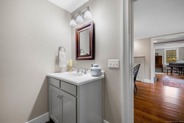 138 School House Road, Old Saybrook, CT 06475