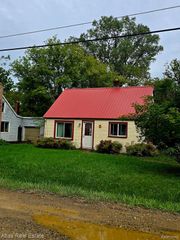 3201 Myrton Street, Burton, MI 48529